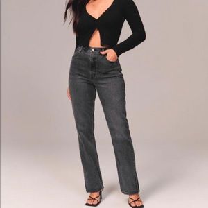 A&F Women's Curve Love Ultra High Rise 90s Straight Jean